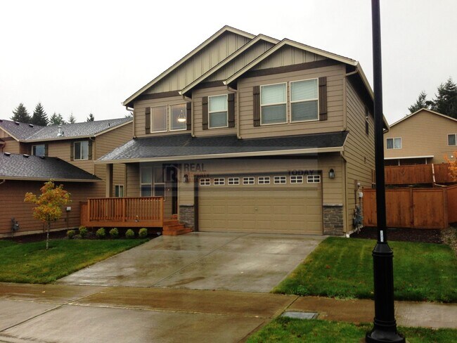 Building Photo - Beautiful 4 Bedroom Home Perfect for Enter...