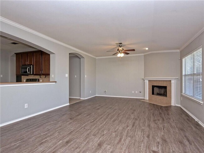 Building Photo - 607 Washington Square Dr