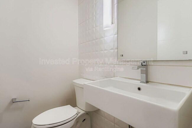 Building Photo - 2625 W 25th Ave