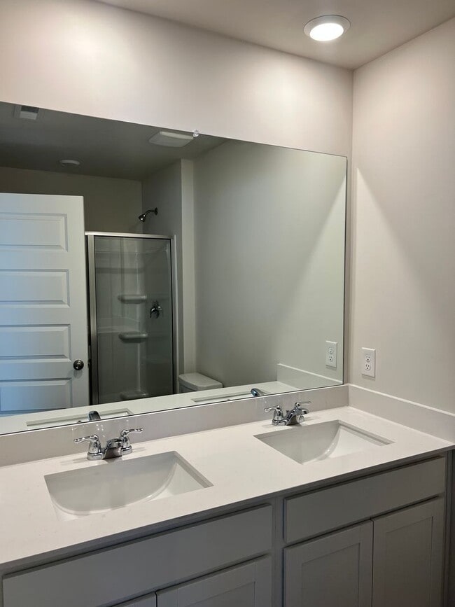 Building Photo - Brand New Three Bedroom Home In Sango