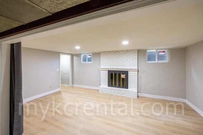 Building Photo - 9108 W 95th St