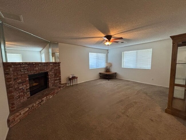 Building Photo - 3 Bedroom - 2 Bath Home