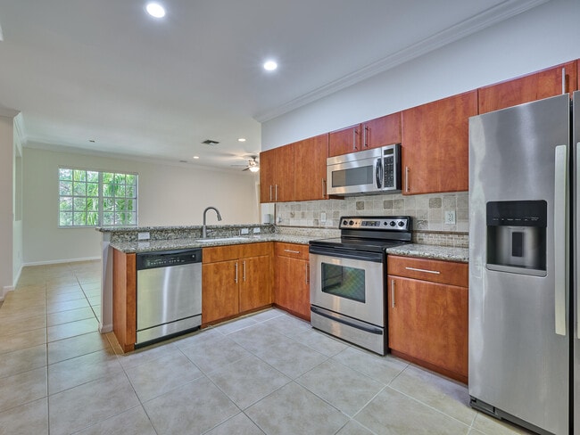 Building Photo - 6436 Bella Cir