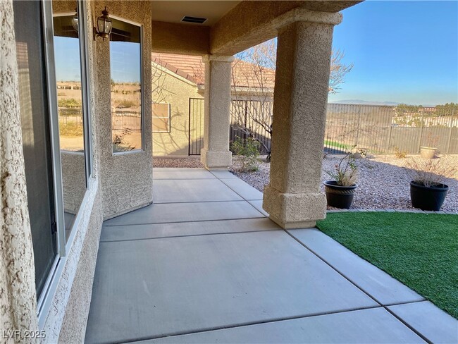 Building Photo - 2768 Cherrydale Falls Dr