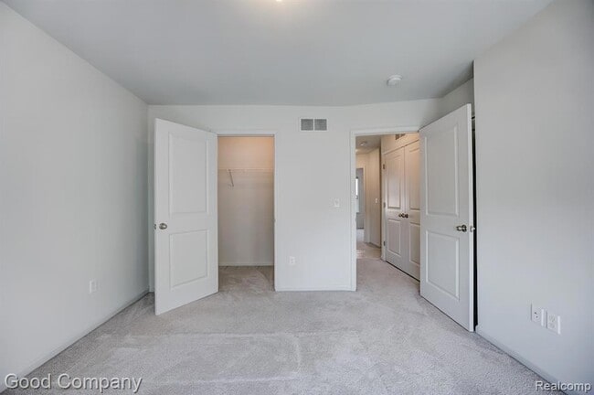 Building Photo - 2500 Normandy Rd