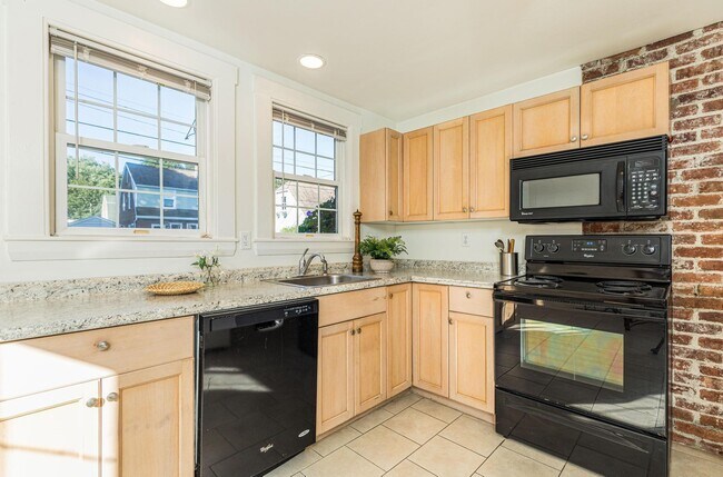 Building Photo - 77 Porpoise Way