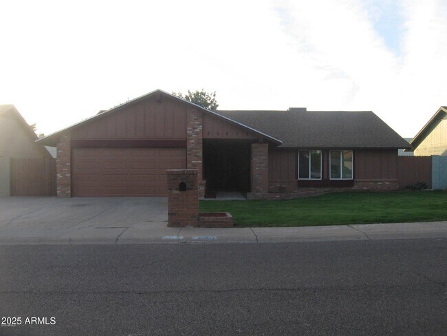 Primary Photo - 20832 N 17th Ave