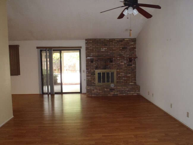 Building Photo - 1249 Mountain View Dr