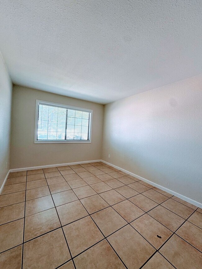 Building Photo - 10453 Sierra Crst Dr