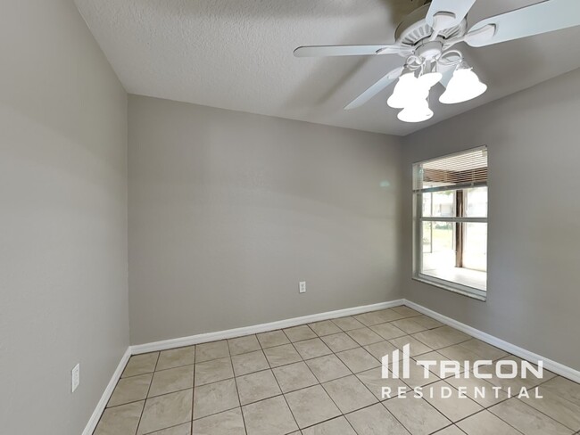 Building Photo - 4369 Montano Ave