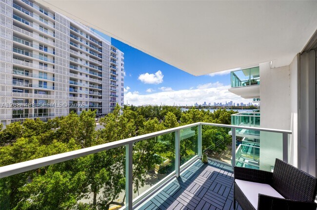 Building Photo - 1000 West Dr