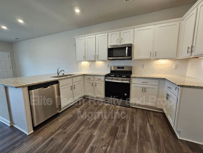 Building Photo - 5416 Kinsbridge Dr