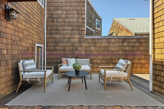 Building Photo - Panoramic View From This Strawberry Home w...