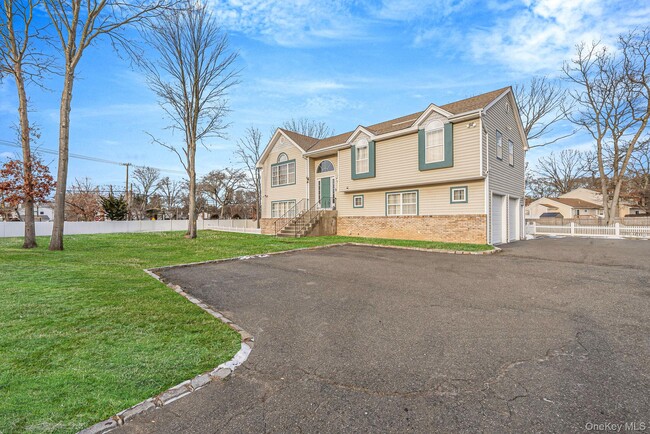 Building Photo - 475 Old Country Rd