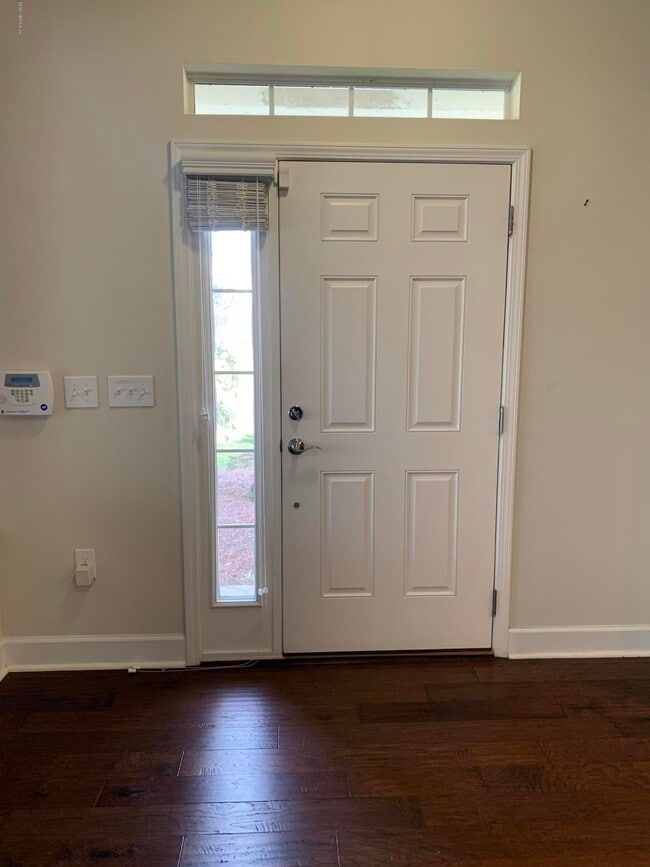 Building Photo - 6852 Woody Vine Dr