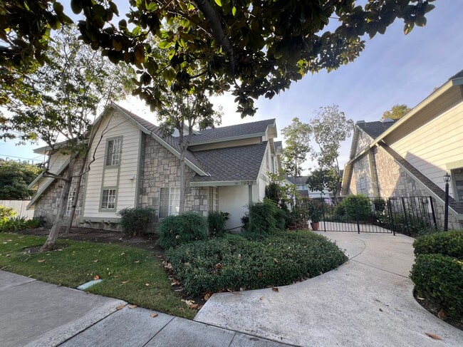 Primary Photo - 1938 W Culver Ave