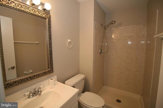 Building Photo - 114 Barnsfield Ct