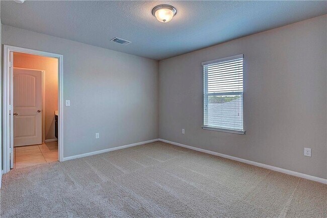 Building Photo - 2212 Bettylou Ln