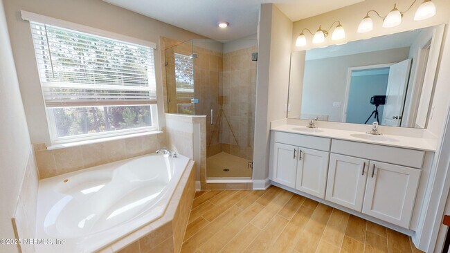 Building Photo - 1025 Wilmot Pl