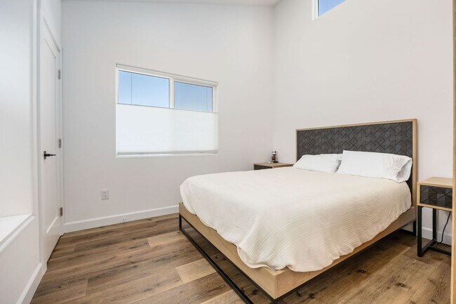 Building Photo - Enjoy the view from this 4 bedroom home with solar and overlooking the lagoon in quiet neighborhood