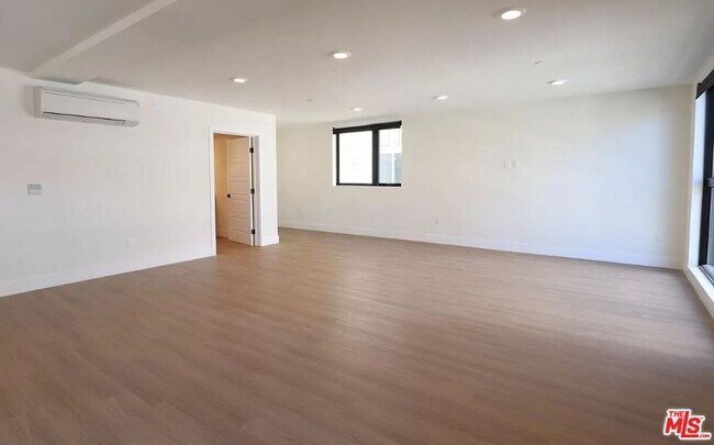 Building Photo - 1261 Stoner Ave