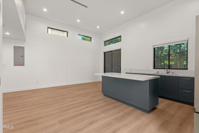 Building Photo - 2209 Cazador Dr