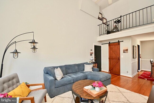 Building Photo - 3080 S Abingdon St