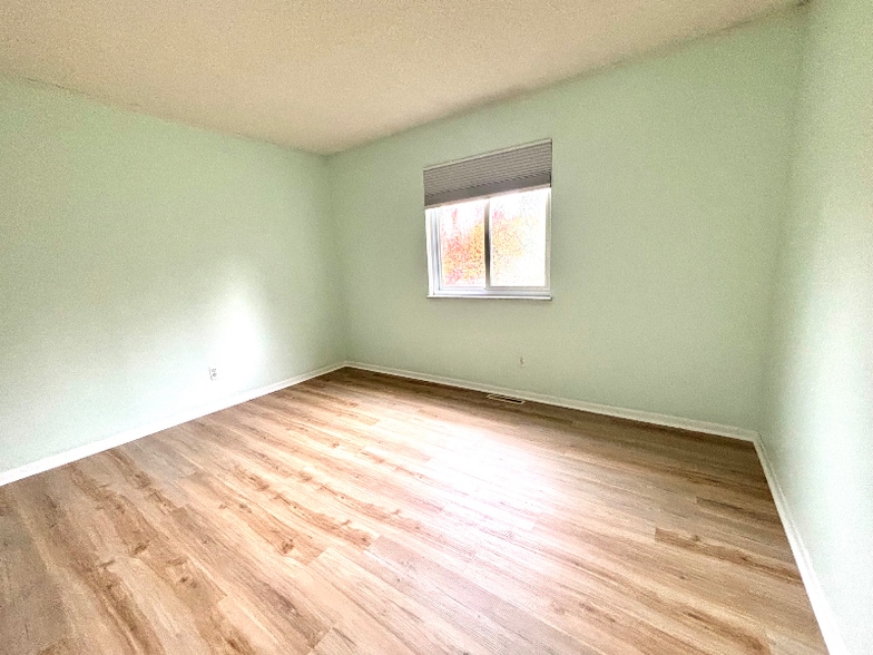 Building Photo - 1473 Greenbrier Dr