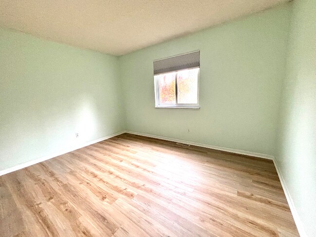 Building Photo - 1473 Greenbrier Dr