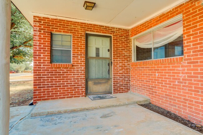 Building Photo - Chic 3 Bedroom in Caprock