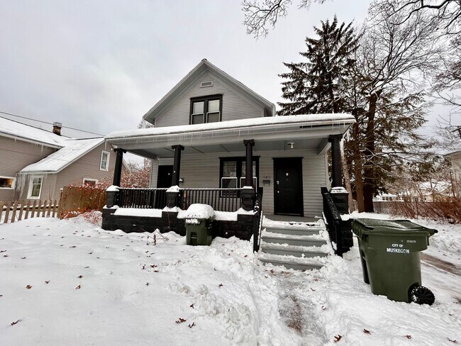 Building Photo - 1471 Hoyt St