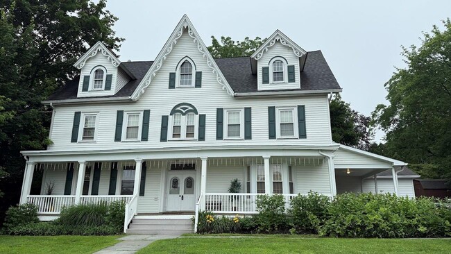 Primary Photo - 11 N Liberty Dr