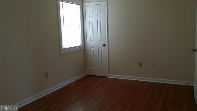 Building Photo - 203 Ash Hollow Dr