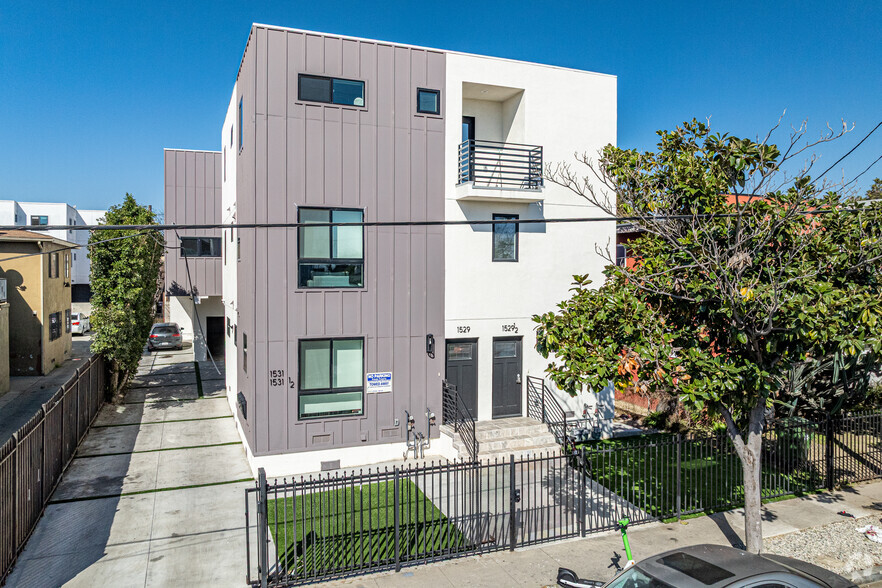 Building Photo - 1529 W 35th Pl