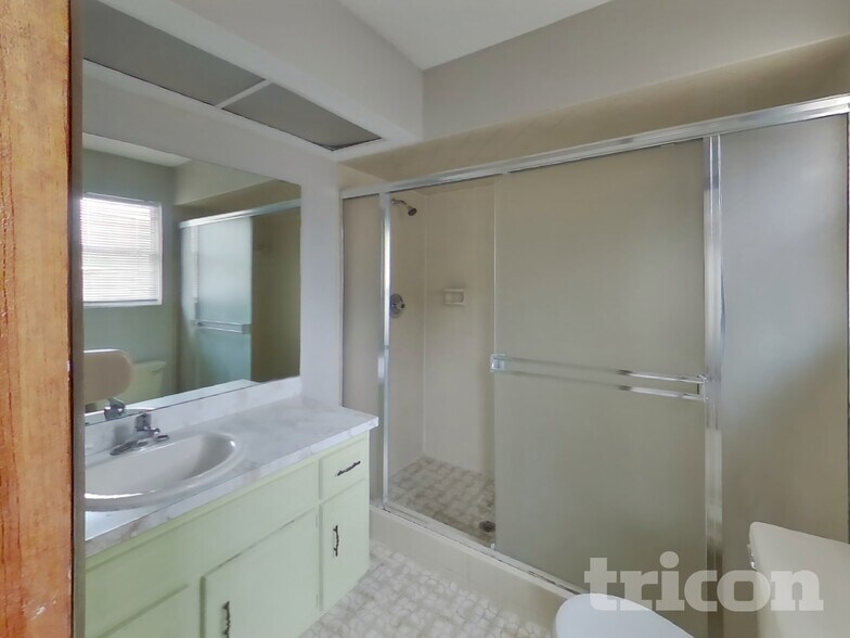 Building Photo - 10660 Squires Ct