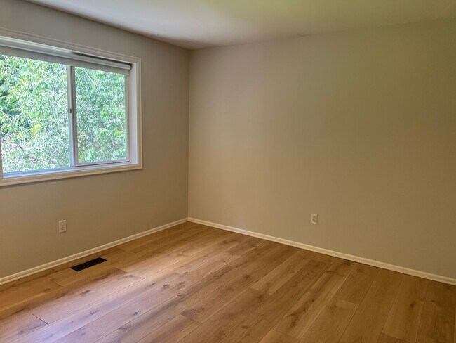 Building Photo - 4bd/2.5ba Redmond Home