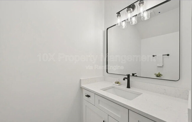 Building Photo - 92 E Innis Ave