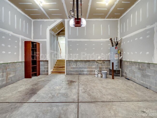Building Photo - 19036 Lake Breeze Dr