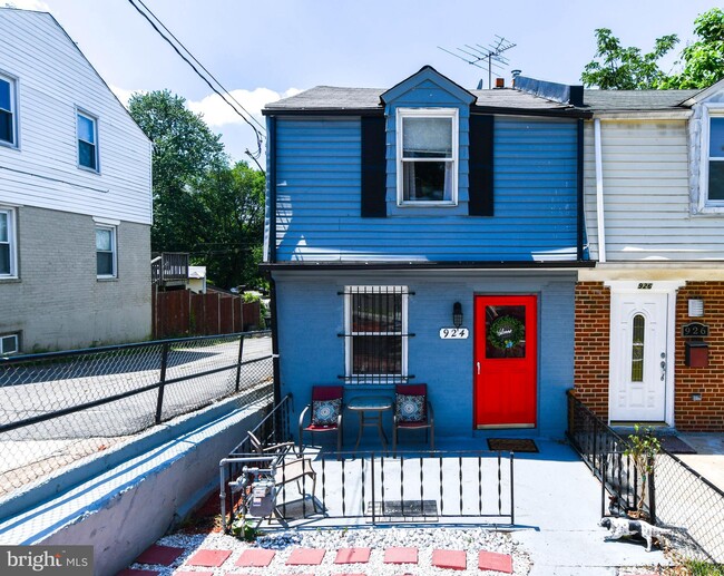 Building Photo - 924 52nd St NE