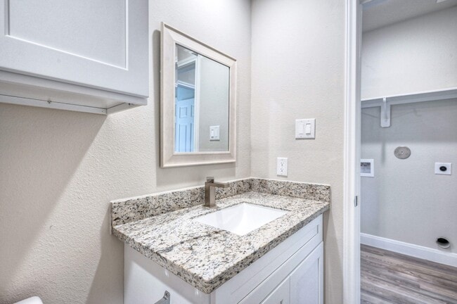 Building Photo - 9638 WARM Spgs