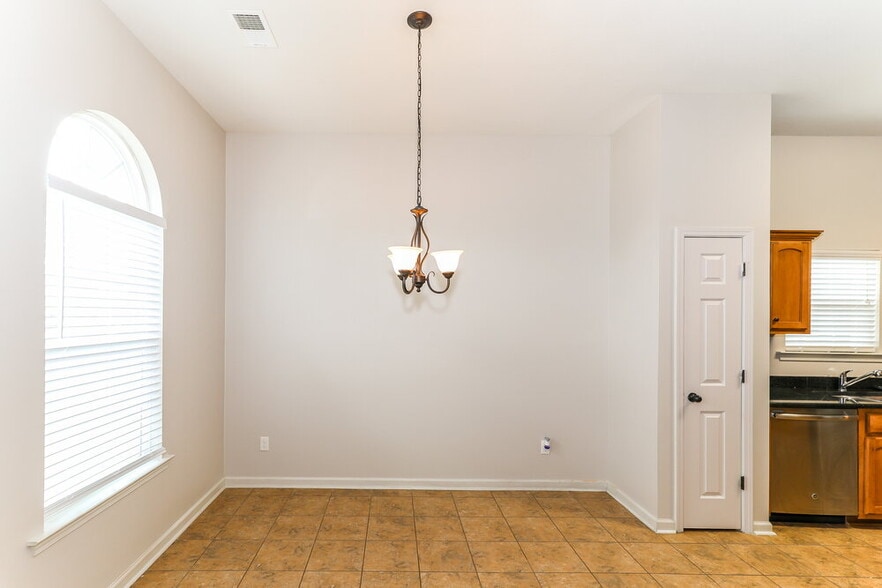 Building Photo - 9007 Billy Pat Dr