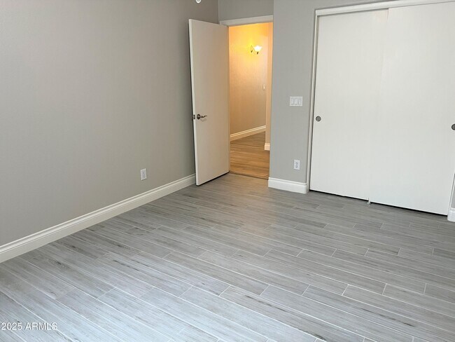 Building Photo - 13509 W Cottonwood St