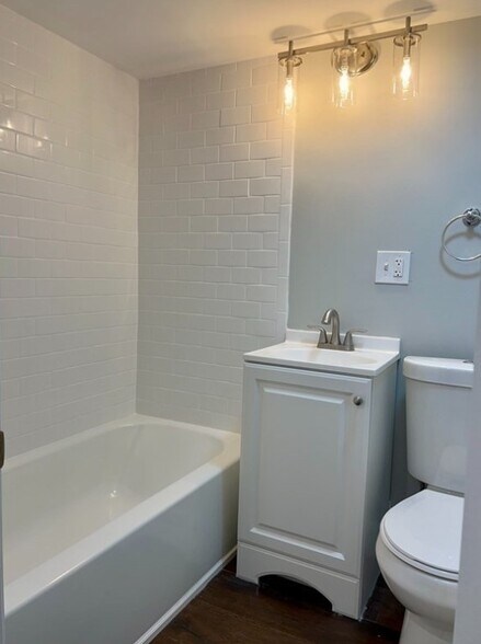 Building Photo - 4 Commonwealth Ct