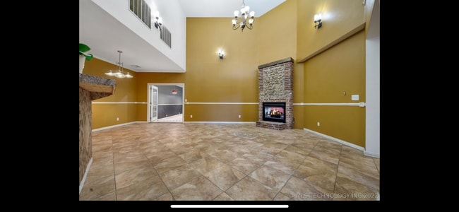 Building Photo - Huge Home Minutes from Downtown Tulsa