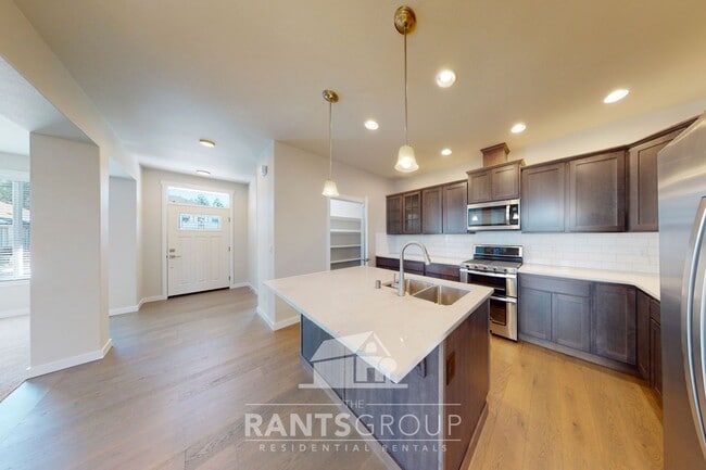 Building Photo - Beautiful Home in Newer Subdivision! Easy freeway access!