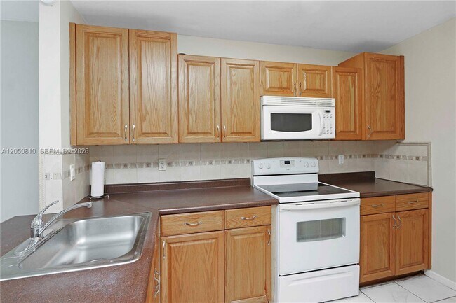 Building Photo - 2530 W 67th Pl