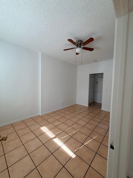 Building Photo - 869 Lincoln Ave