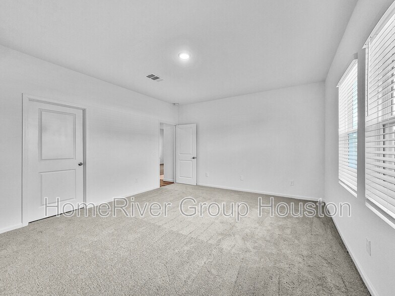 Building Photo - 28414 Selsdon Ct