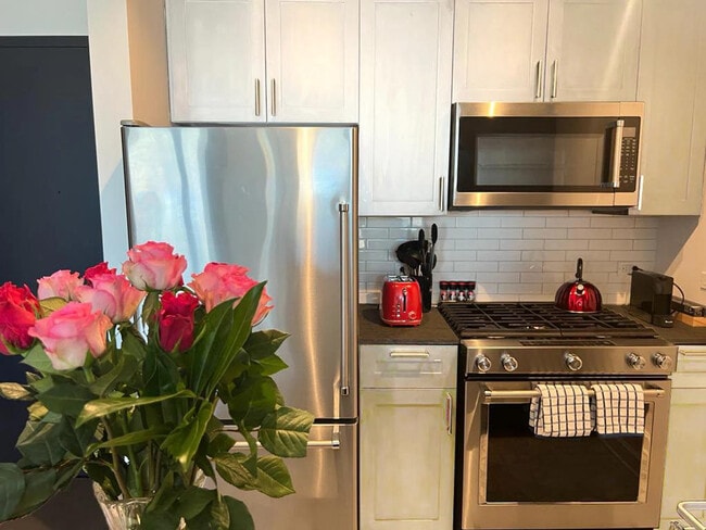 Building Photo - 408 W 58th St