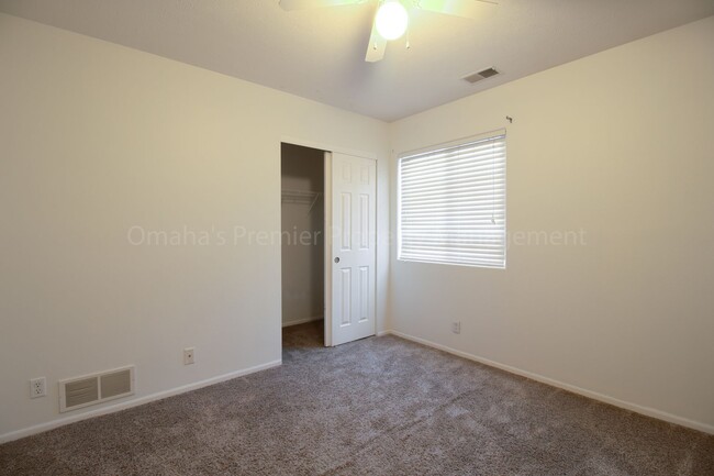 Building Photo - $1,022.50 Off Deposit! Pet Friendly, Spaci...